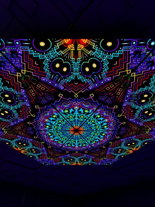 Katedra Triangle – TR01 – Psychedelic UV-Reactive Triangles Set – Psychedelic Party Decoration - Image 2