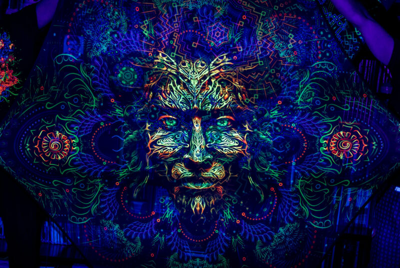Forest Spirit – UV-Hexagon – 01 – Psychedelic UV-Reactive Element – Ceiling Decoration - Image 3