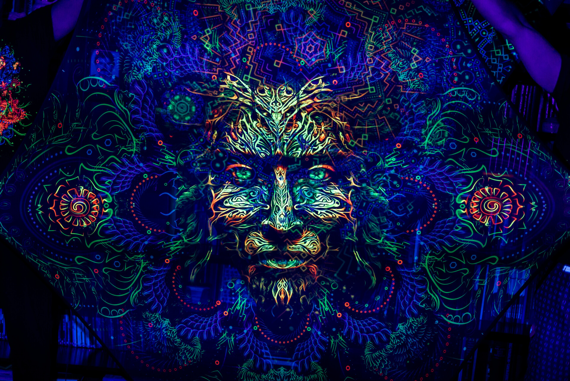 Forest Spirit – UV-Hexagon – 01 – Psychedelic UV-Reactive Element – Ceiling Decoration - Image 3