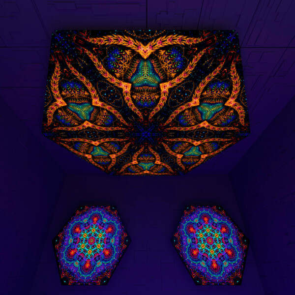 Cosmic Snakes Triangle – TR03 – Psychedelic UV-Reactive Triangles Set – Psychedelic Party Decoration